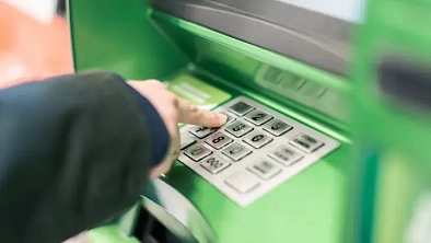 Банкоматы уходят в прошлое: набирает популярность выдача наличных на кассе